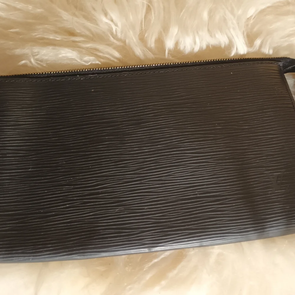 LOUIS VUITTON Epi Leather Pochette Accessoires Black - Picture 3 of 16